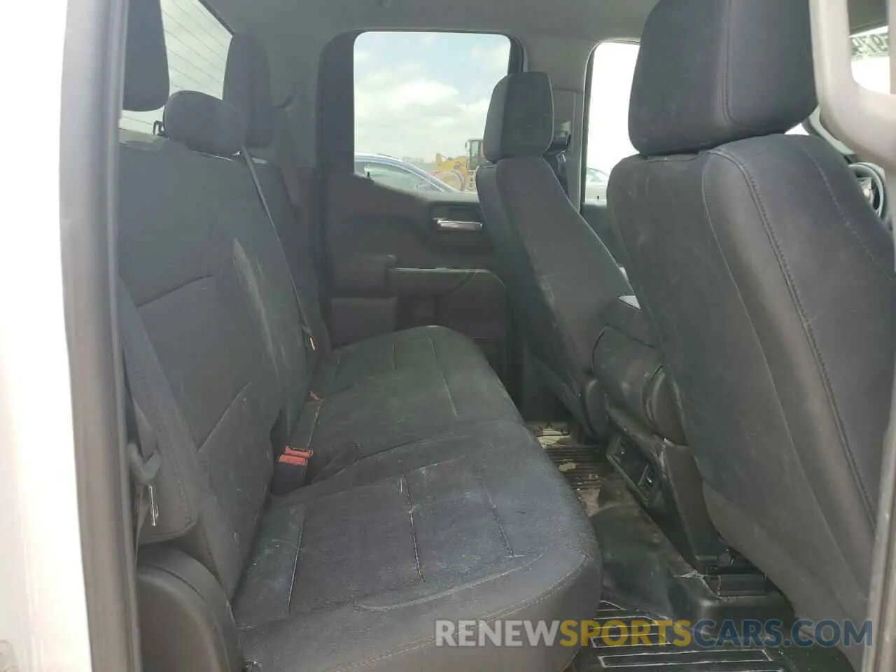 10 Photograph of a damaged car 1GTRUAED9PZ300753 GMC SIERRA 2023