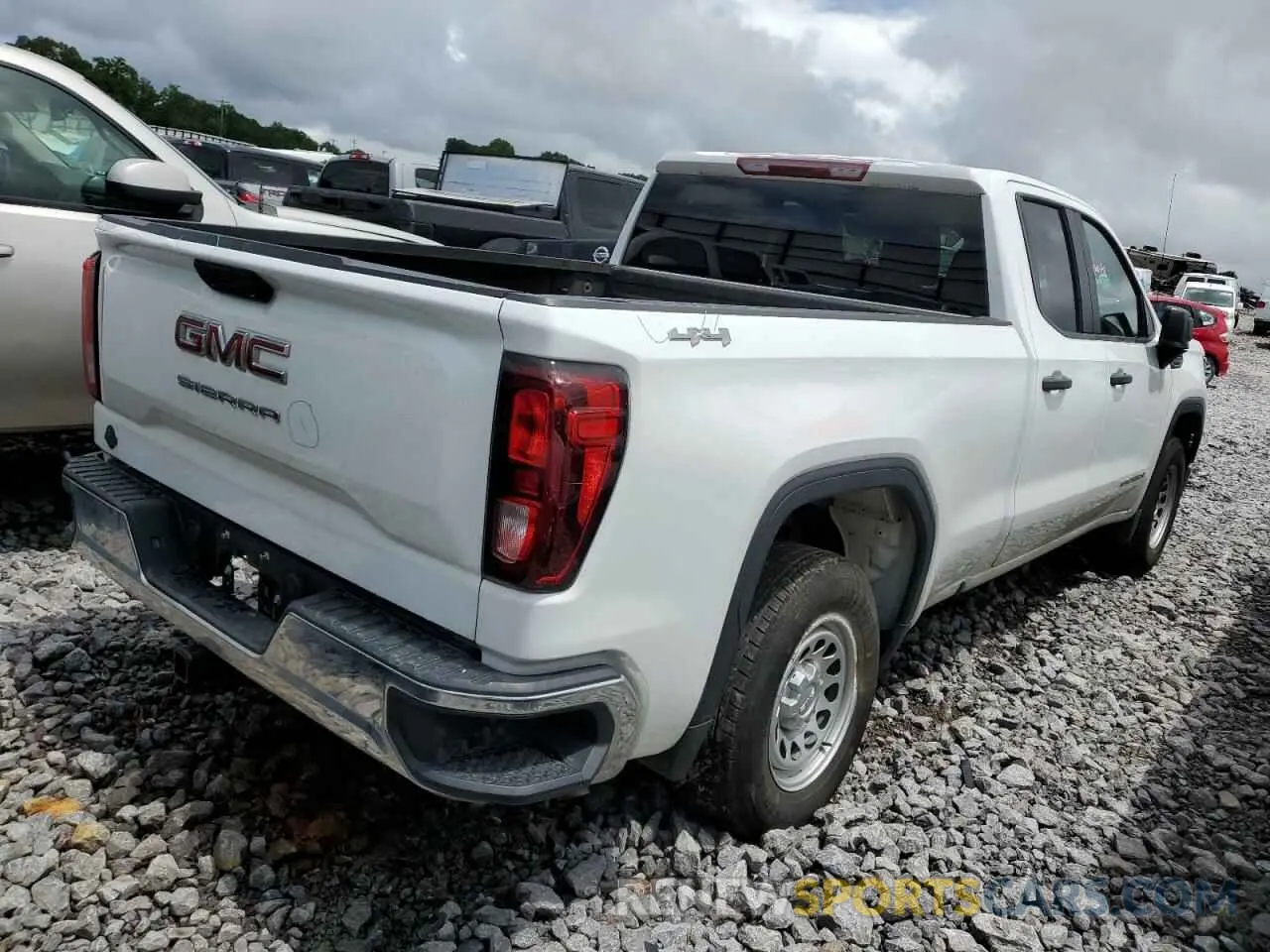 3 Photograph of a damaged car 1GTRUAED9PZ300753 GMC SIERRA 2023