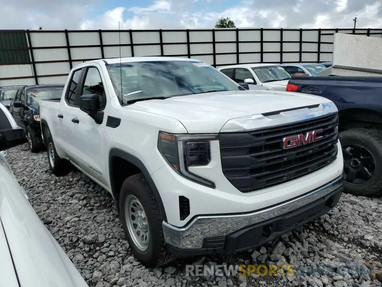 4 Photograph of a damaged car 1GTRUAED9PZ300753 GMC SIERRA 2023