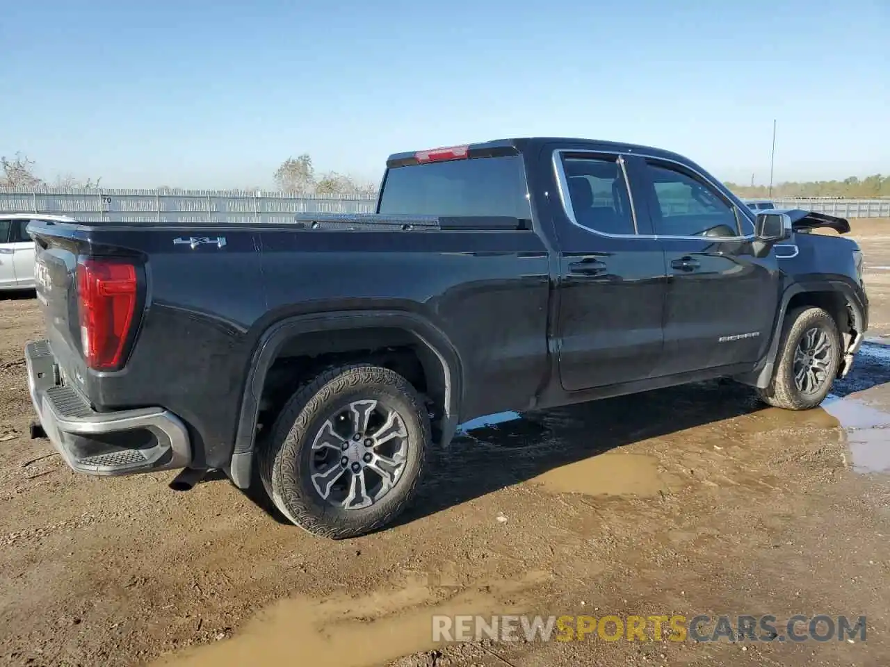 3 Photograph of a damaged car 1GTRUBEK1PZ273147 GMC SIERRA 2023