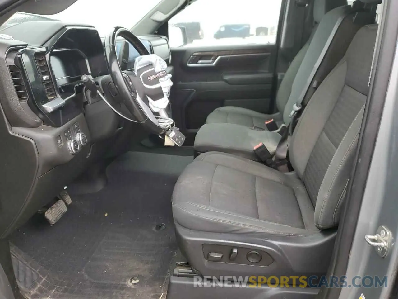 7 Photograph of a damaged car 1GTRUCEDXPZ252966 GMC SIERRA 2023