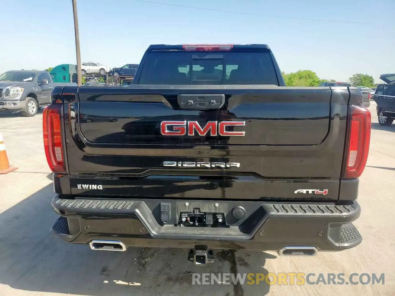 6 Photograph of a damaged car 1GTUUEE83PZ319299 GMC SIERRA 2023