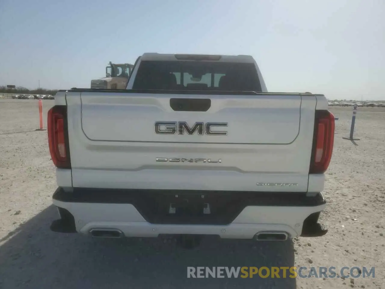 6 Photograph of a damaged car 1GTUUHE86PZ304345 GMC SIERRA 2023