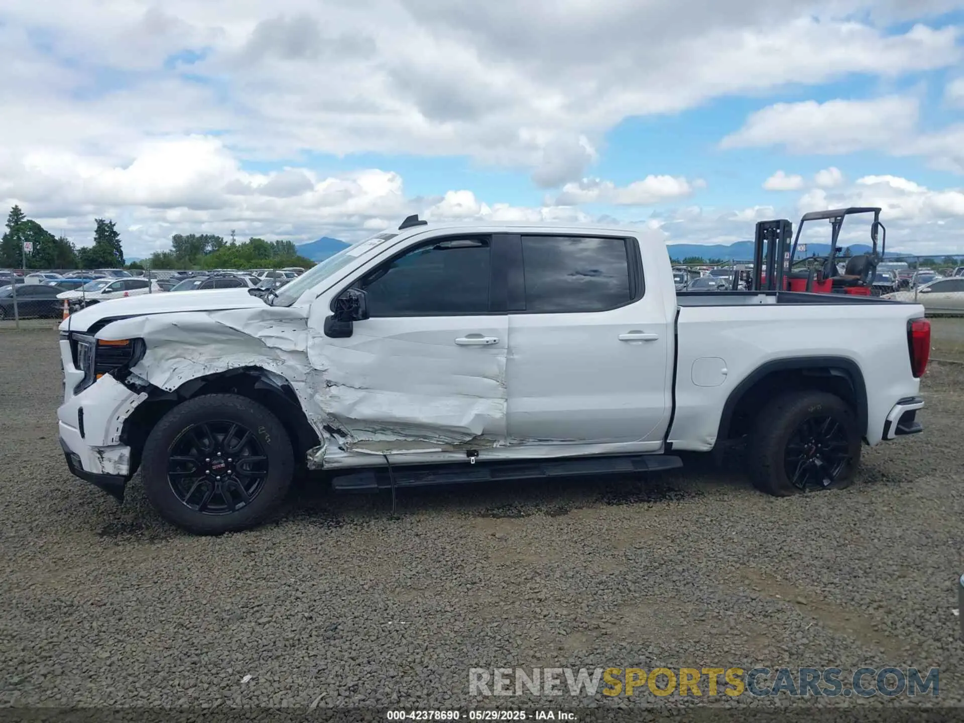 14 Photograph of a damaged car 3GTUUCED2PG353137 GMC SIERRA 2023