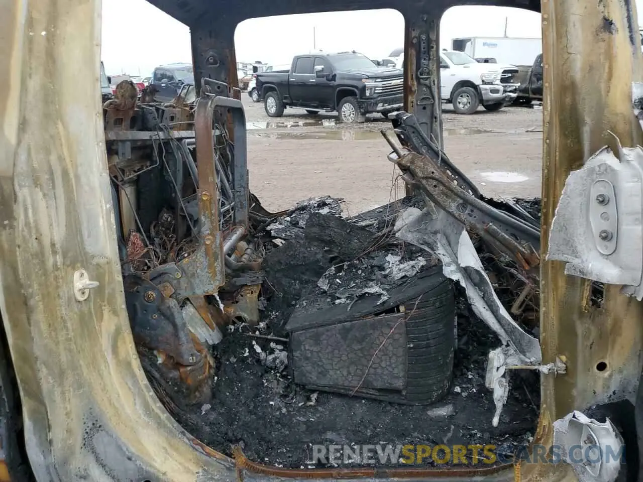 10 Photograph of a damaged car 3GTUUGEL2PG157911 GMC SIERRA 2023