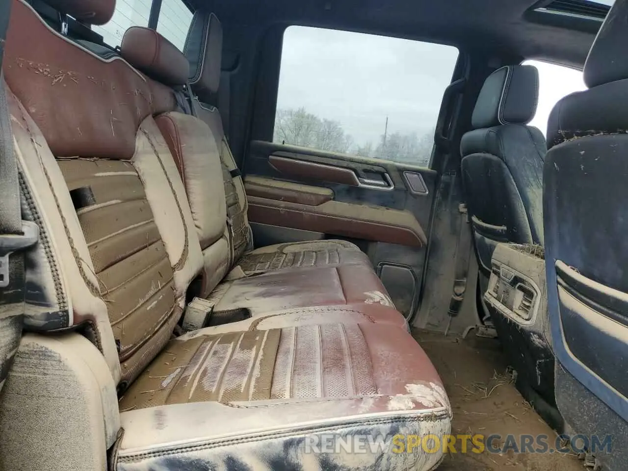 10 Photograph of a damaged car 1GT19XEY8RF352819 GMC SIERRA 2024