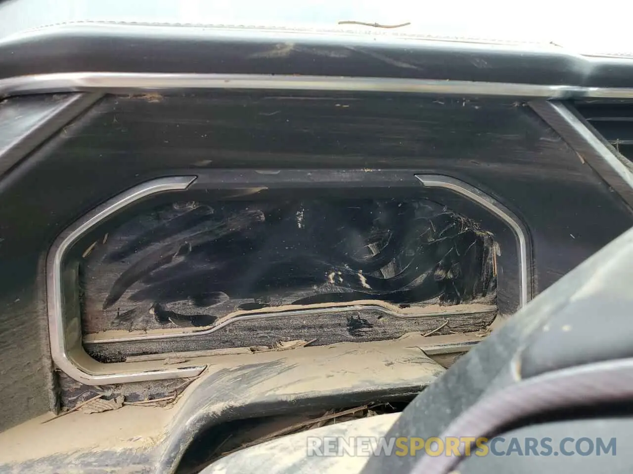 9 Photograph of a damaged car 1GT19XEY8RF352819 GMC SIERRA 2024