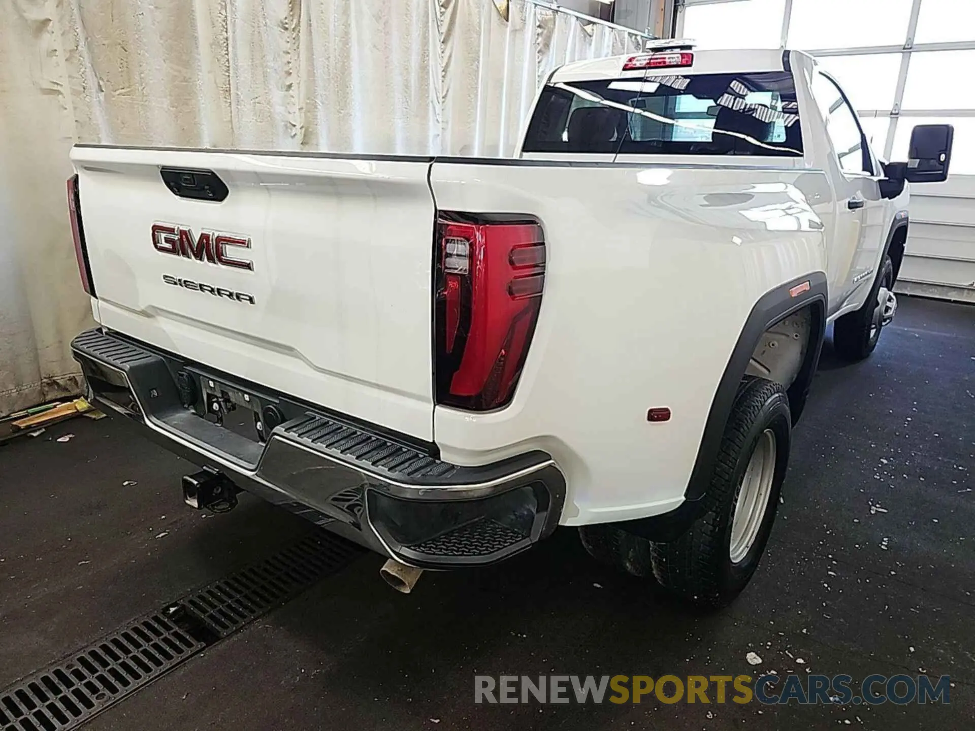 25 Photograph of a damaged car 1GT38PE79RF292195 GMC SIERRA 2024
