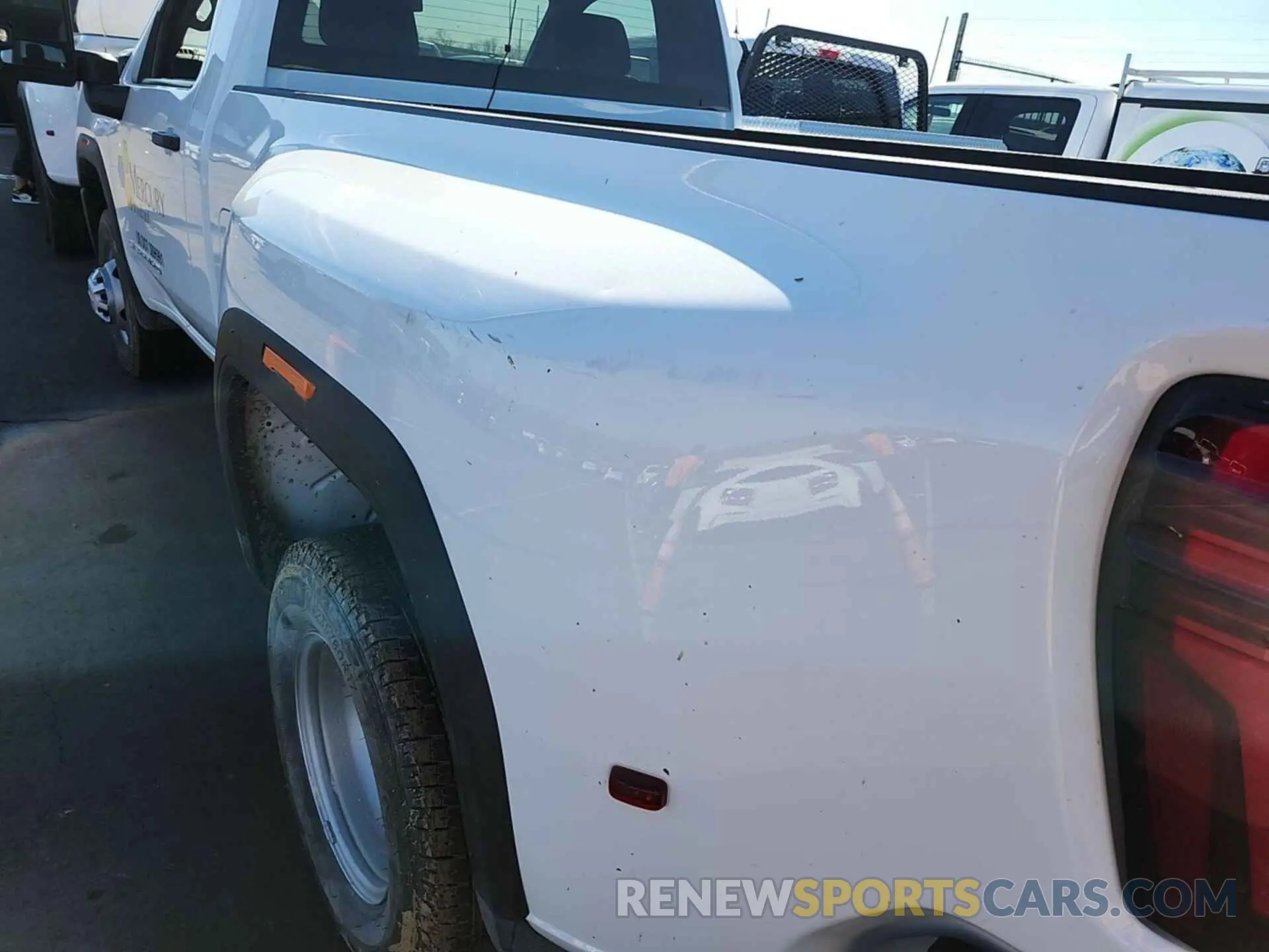 5 Photograph of a damaged car 1GT38PE79RF292195 GMC SIERRA 2024