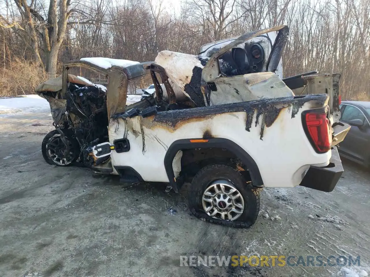 2 Photograph of a damaged car 1GT39LE74RF282924 GMC SIERRA 2024