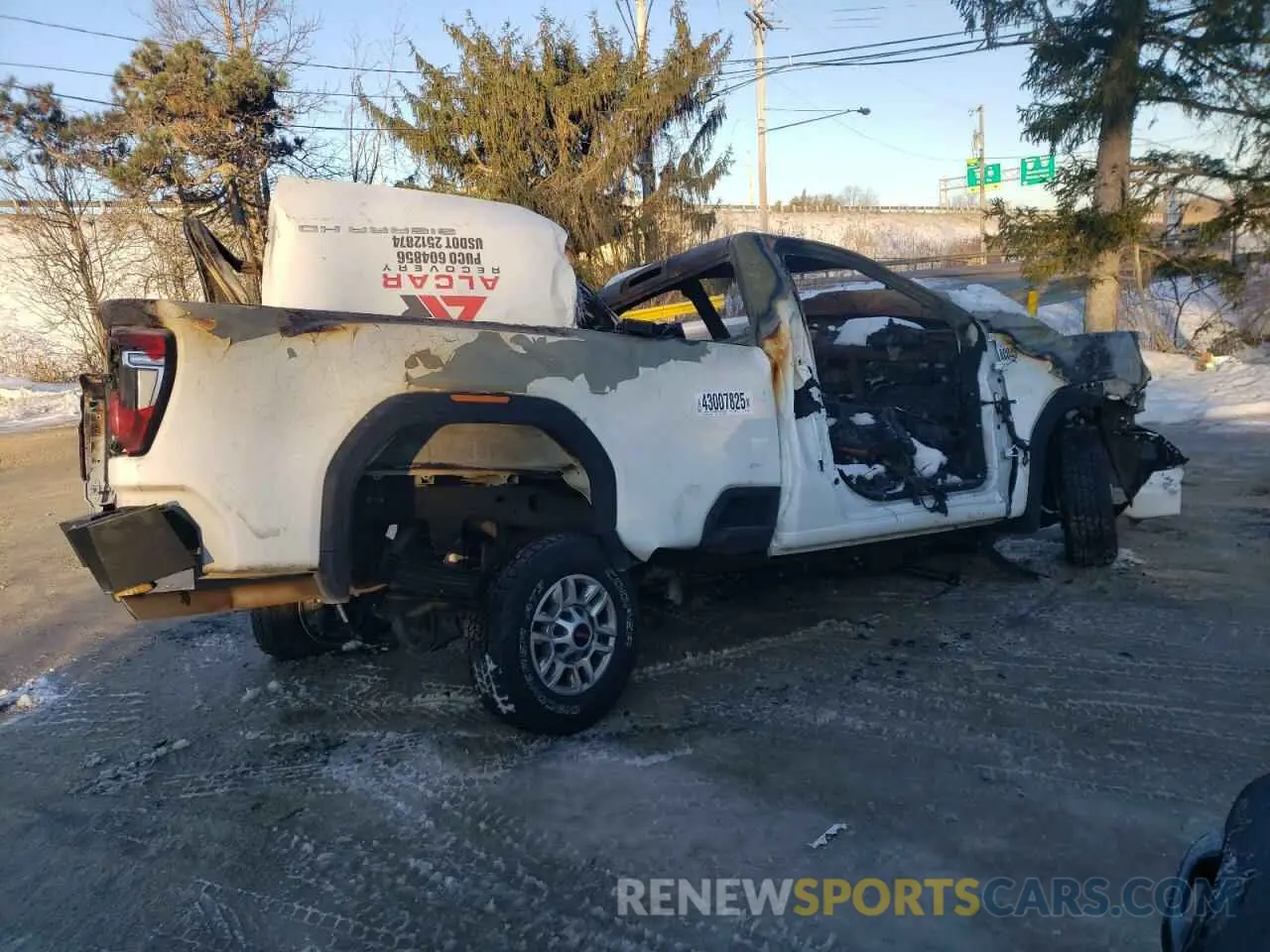 3 Photograph of a damaged car 1GT39LE74RF282924 GMC SIERRA 2024