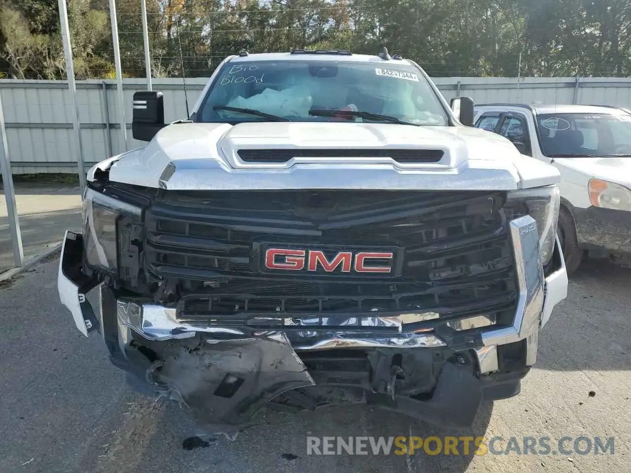 5 Photograph of a damaged car 1GT48LE73RF111332 GMC SIERRA 2024