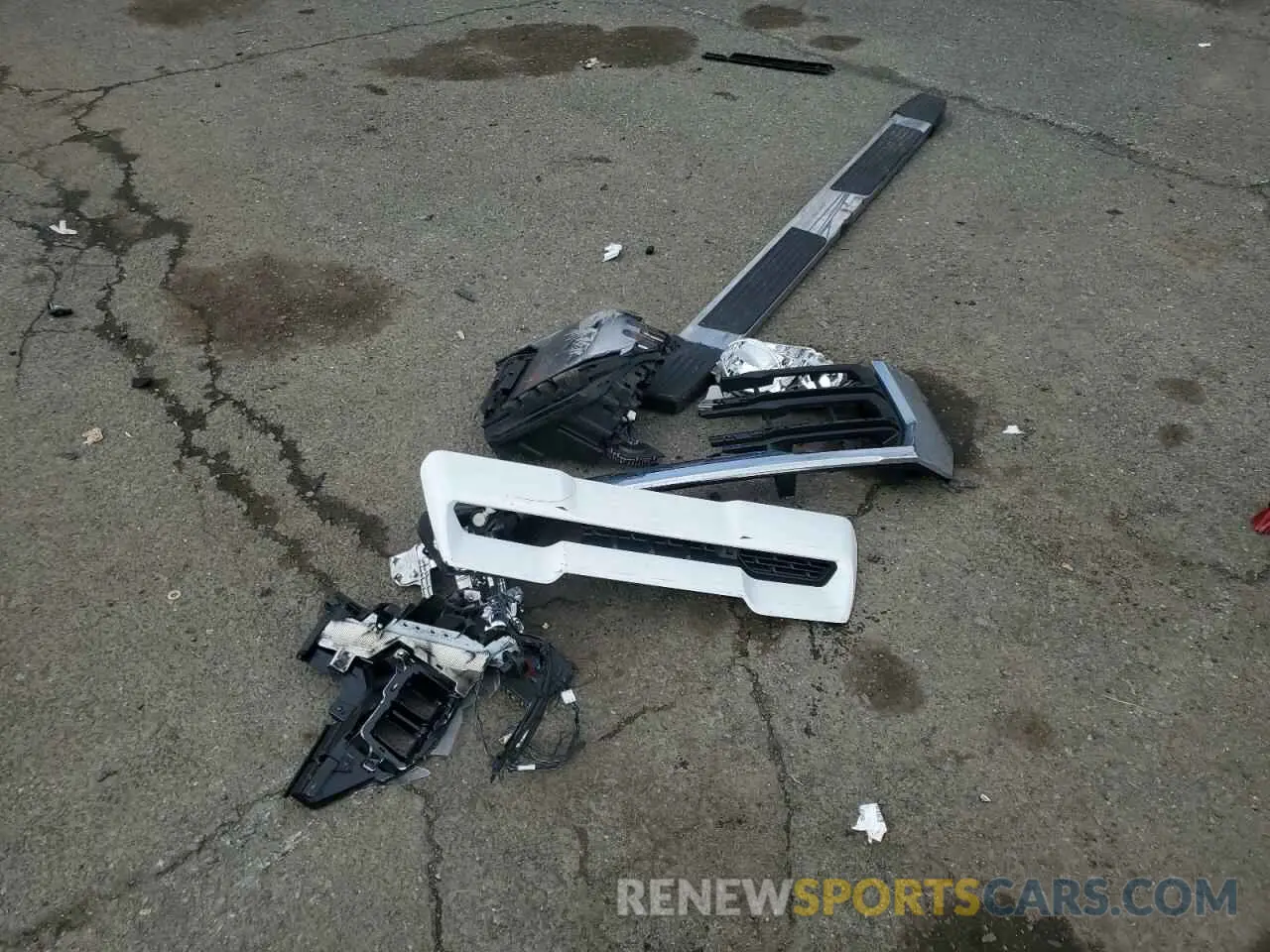 14 Photograph of a damaged car 1GT49NE74RF279666 GMC SIERRA 2024