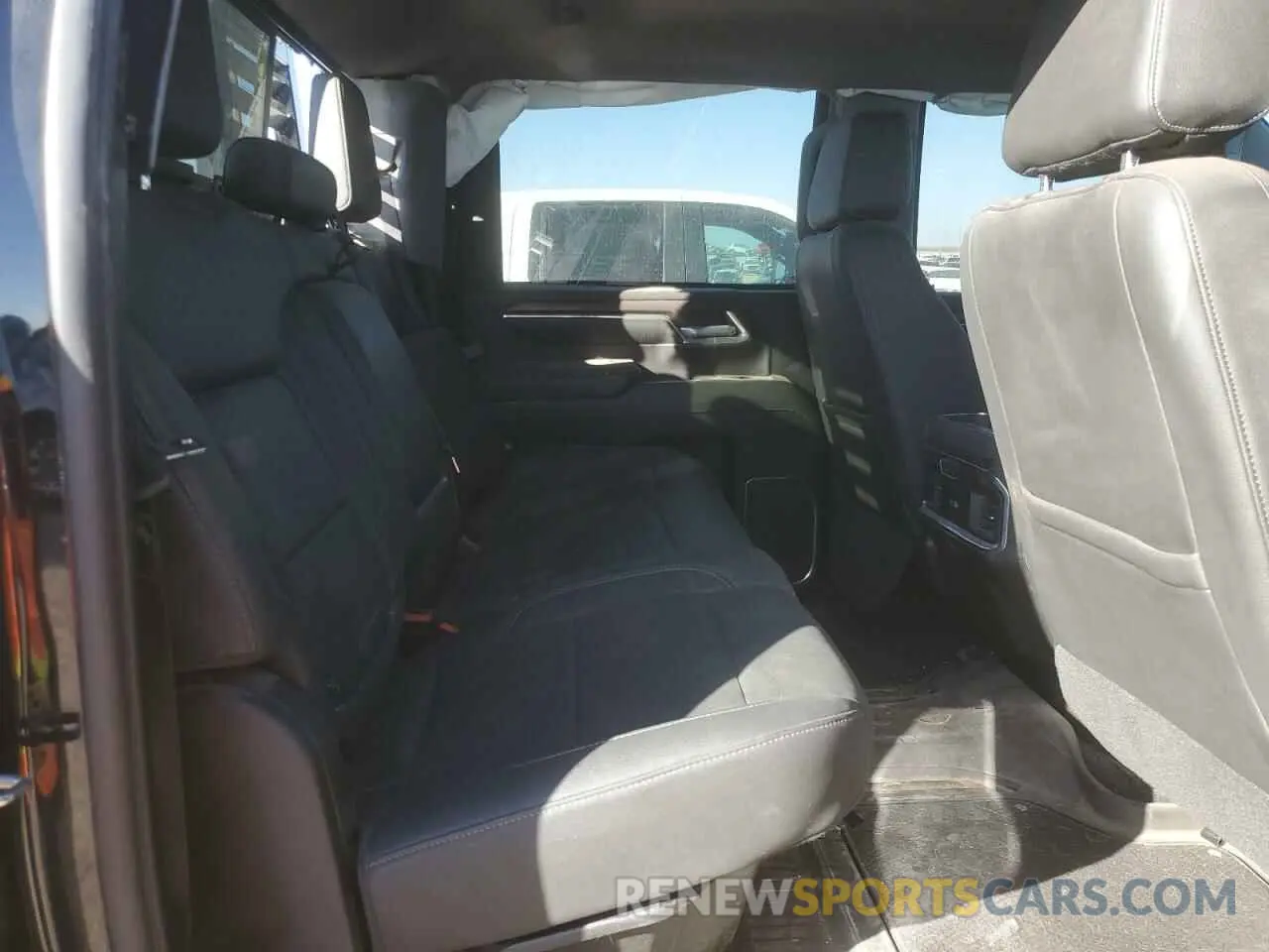10 Photograph of a damaged car 1GT49NE76RF173560 GMC SIERRA 2024
