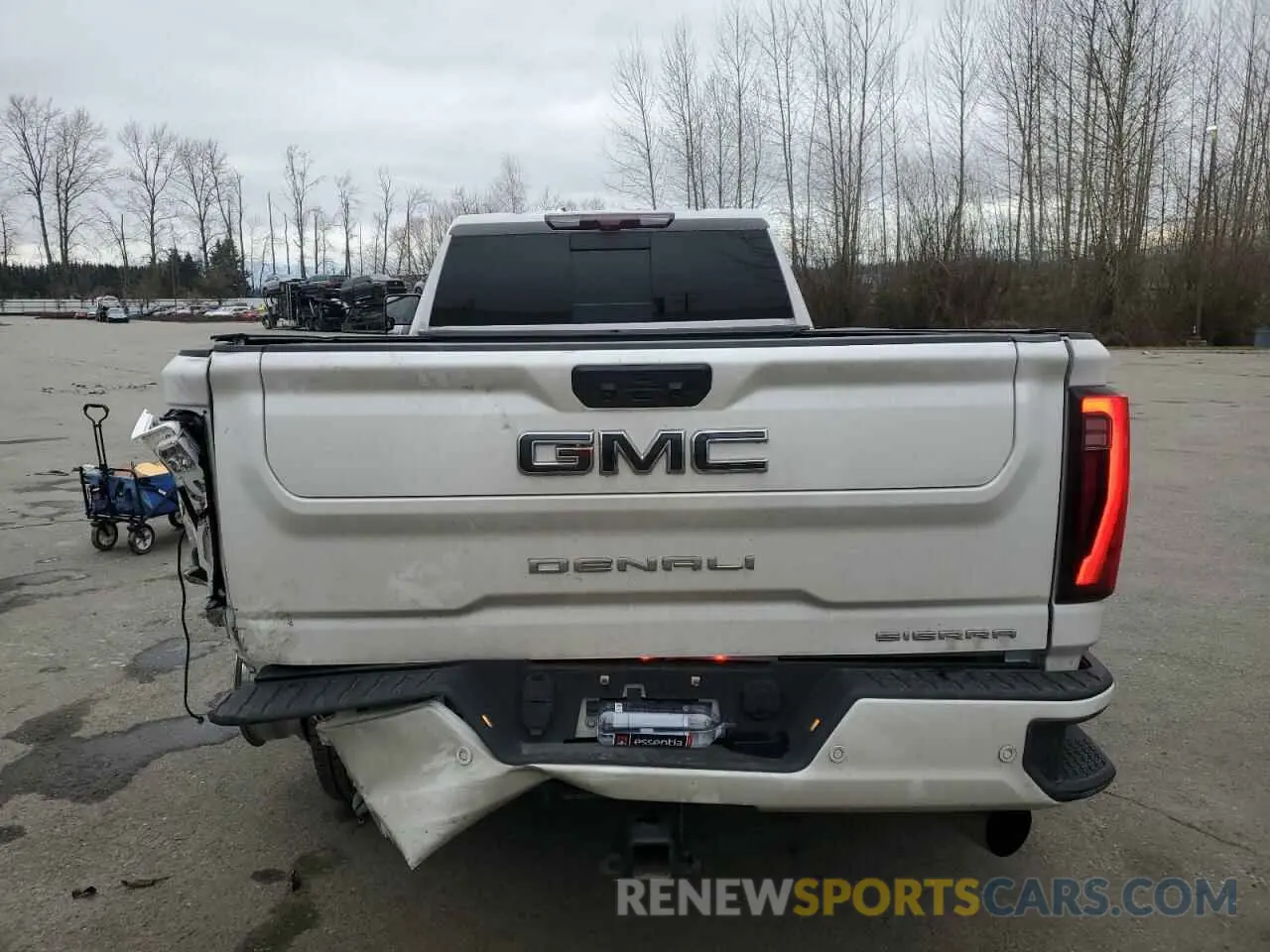 6 Photograph of a damaged car 1GT49YEY6RF139760 GMC SIERRA 2024