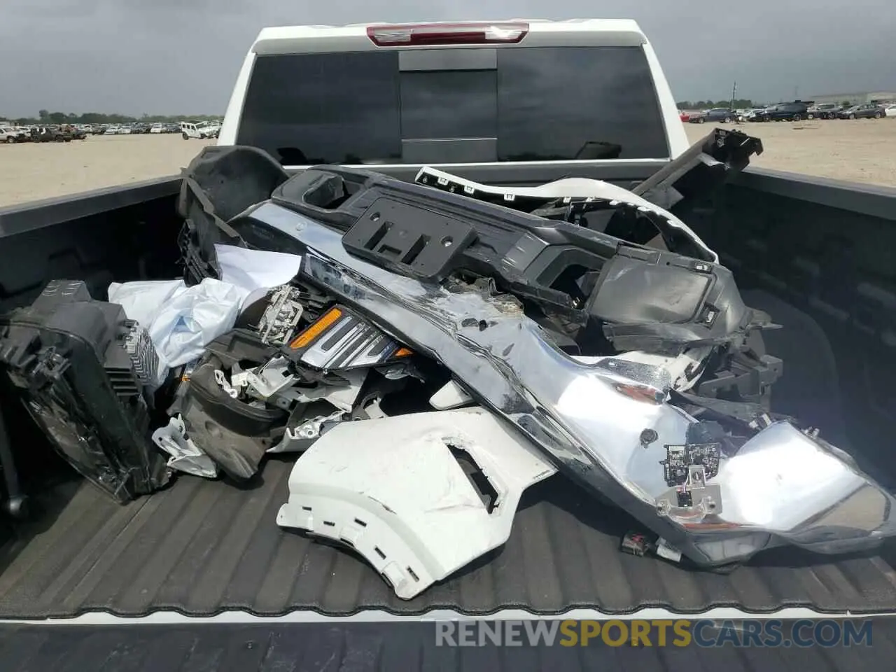 14 Photograph of a damaged car 1GTPHDED7RZ263783 GMC SIERRA 2024