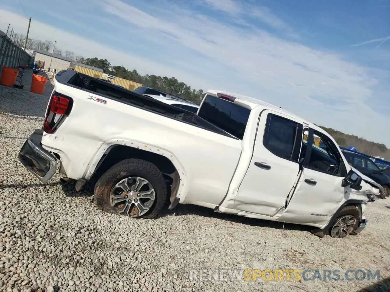 3 Photograph of a damaged car 1GTRUAED2RZ172049 GMC SIERRA 2024