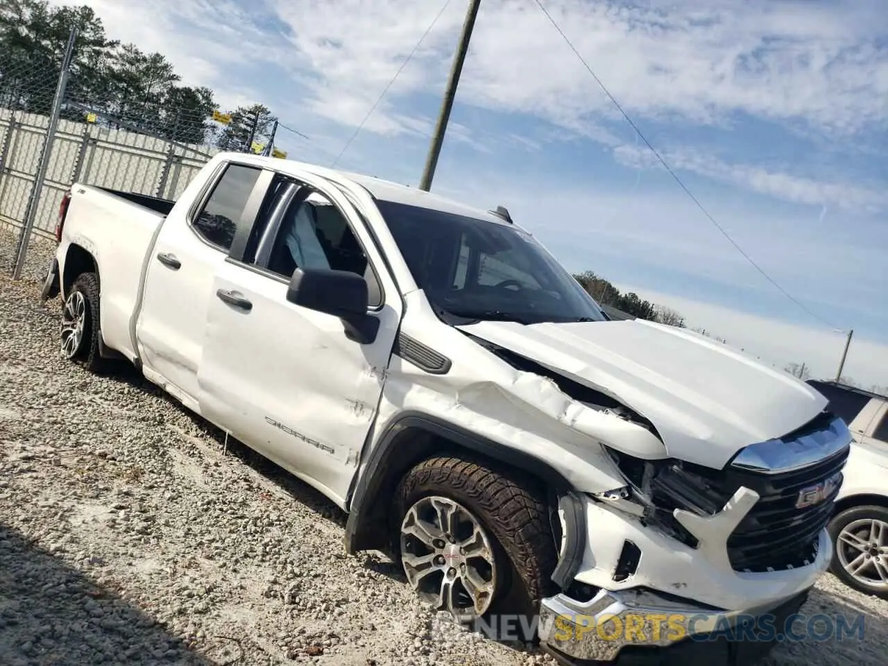 4 Photograph of a damaged car 1GTRUAED2RZ172049 GMC SIERRA 2024