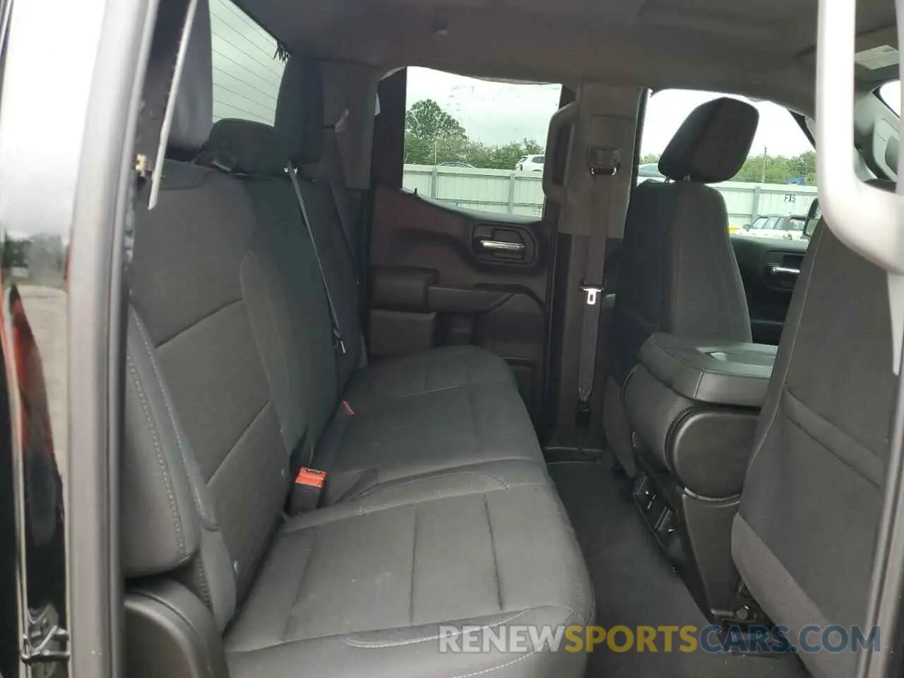 10 Photograph of a damaged car 1GTRUAEK1RZ201846 GMC SIERRA 2024