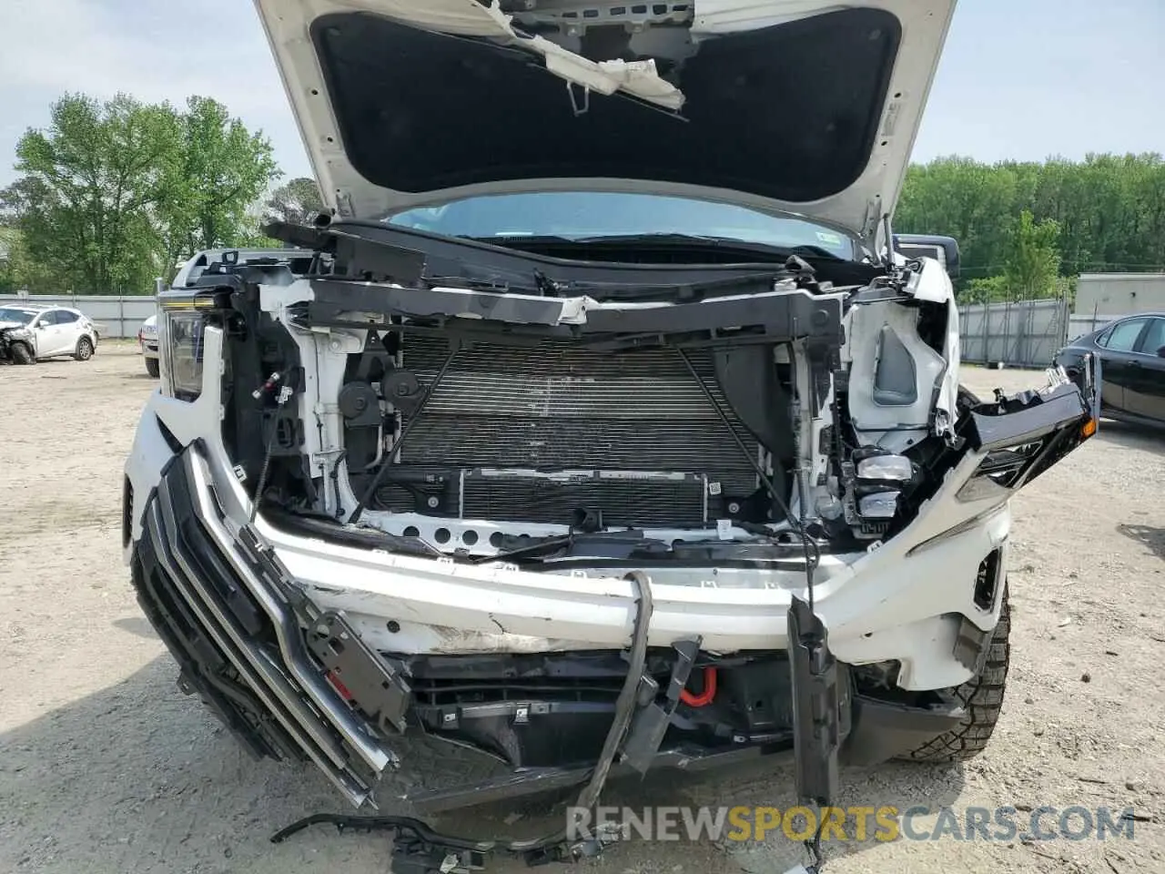 5 Photograph of a damaged car 1GTUUEE83RZ305485 GMC SIERRA 2024