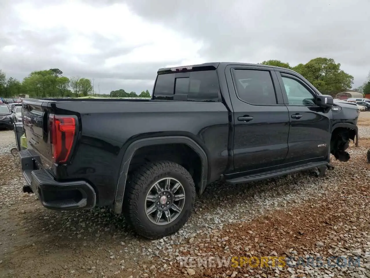 3 Photograph of a damaged car 1GTUUEE85RZ125117 GMC SIERRA 2024