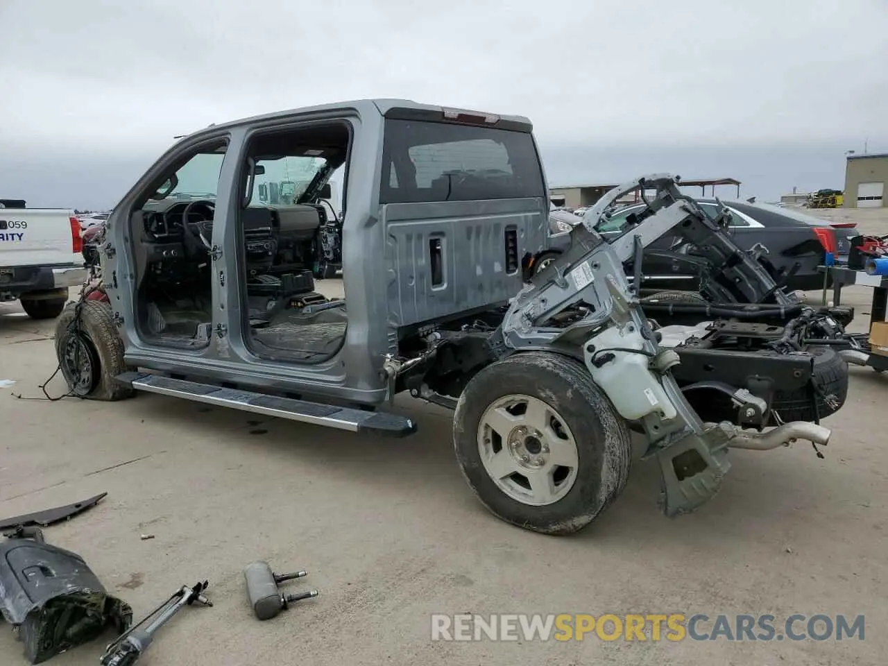2 Photograph of a damaged car 3GTUUDED0RG170540 GMC SIERRA 2024
