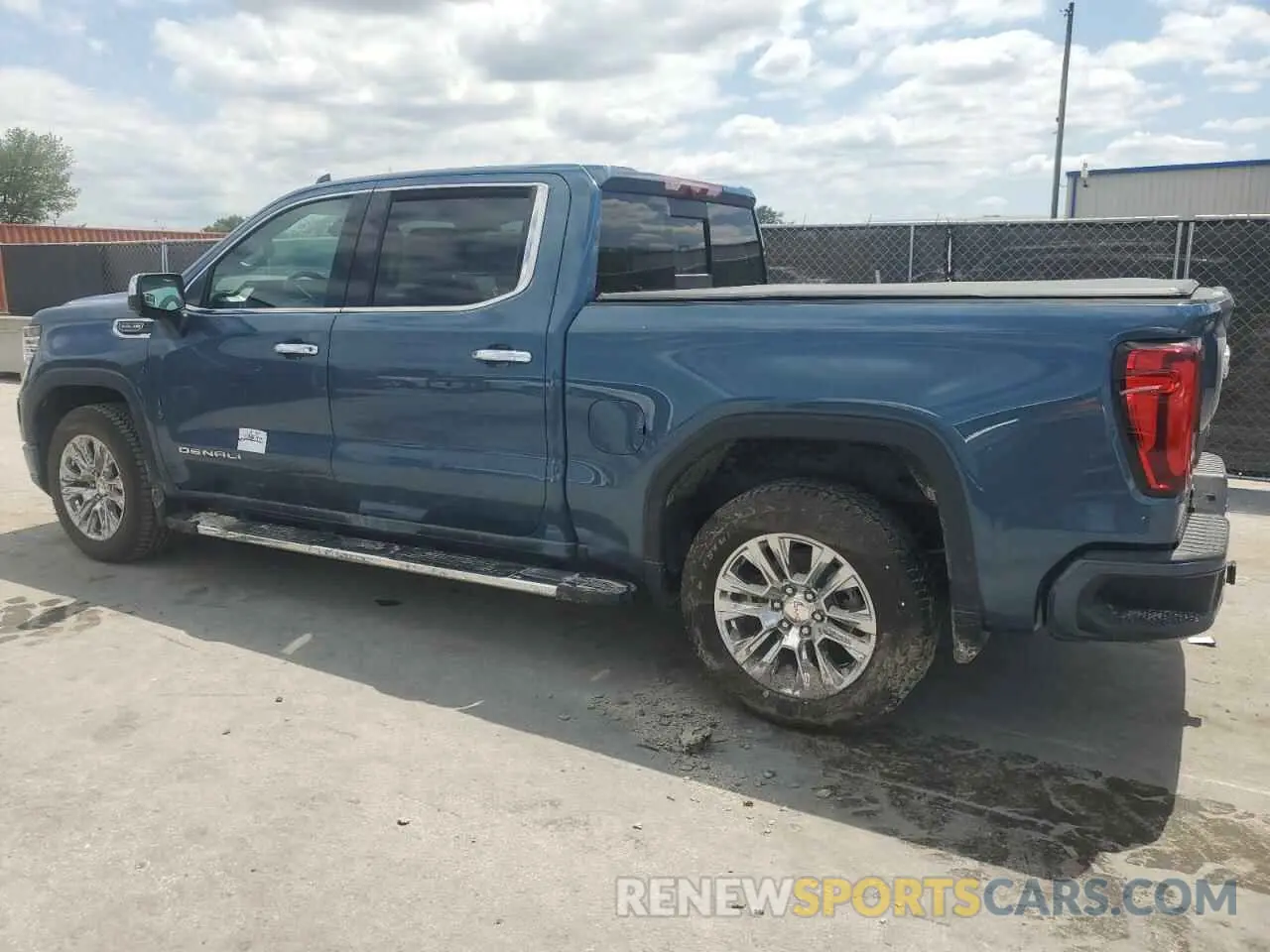 2 Photograph of a damaged car 3GTUUGED2RG330757 GMC SIERRA 2024