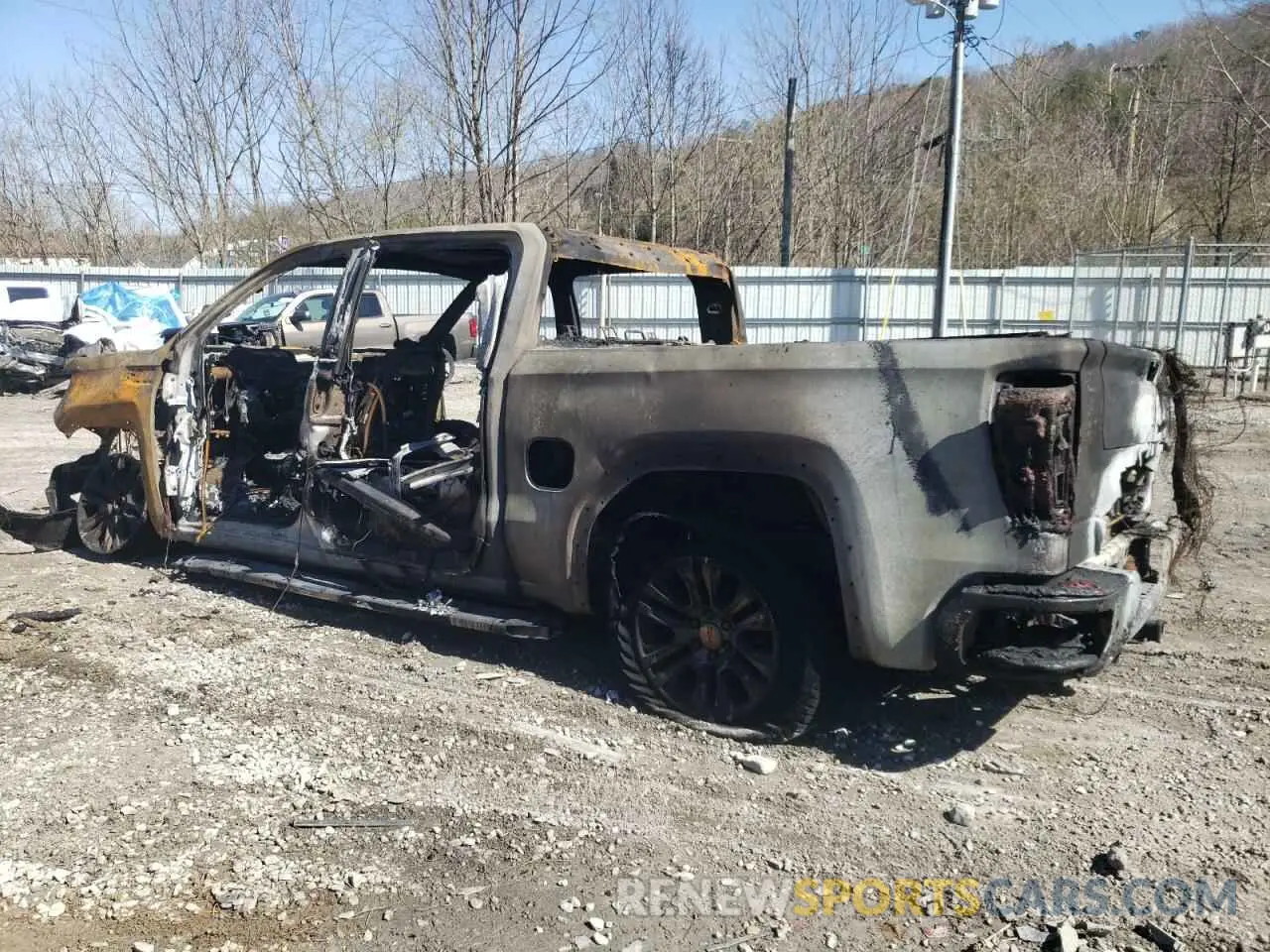2 Photograph of a damaged car 3GTUUGED4RG367308 GMC SIERRA 2024