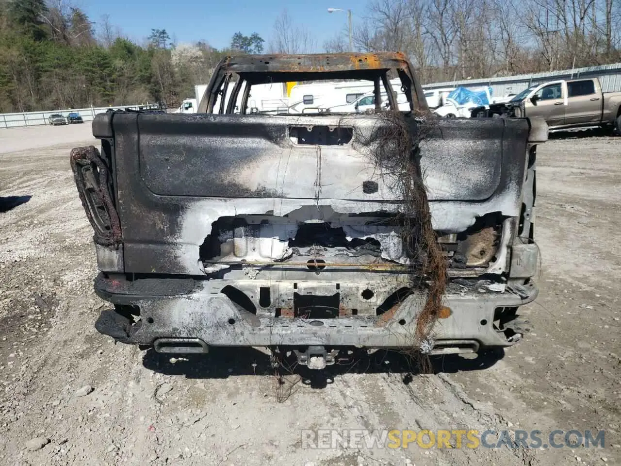 6 Photograph of a damaged car 3GTUUGED4RG367308 GMC SIERRA 2024
