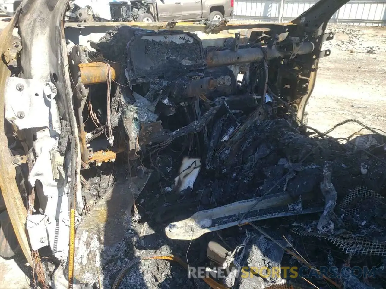 8 Photograph of a damaged car 3GTUUGED4RG367308 GMC SIERRA 2024