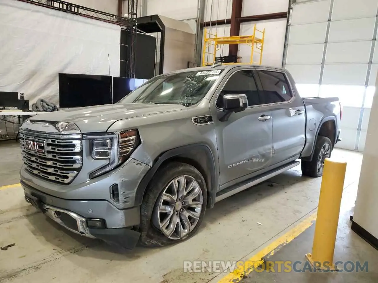 1 Photograph of a damaged car 3GTUUGED5RG109010 GMC SIERRA 2024