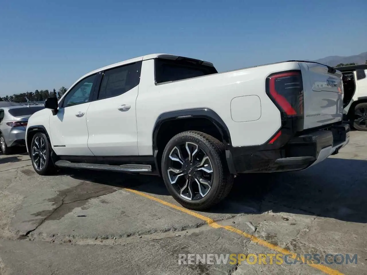 2 Photograph of a damaged car 1GT10MED1SU404959 GMC SIERRA 2025