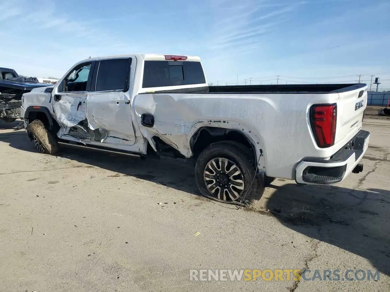 2 Photograph of a damaged car 1GT4UYEYXSF197956 GMC SIERRA 2025