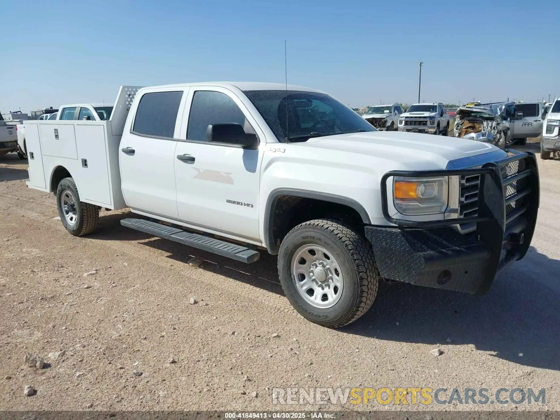 1 Photograph of a damaged car 1GD12NEG2KF209026 GMC SIERRA 2500HD 2019