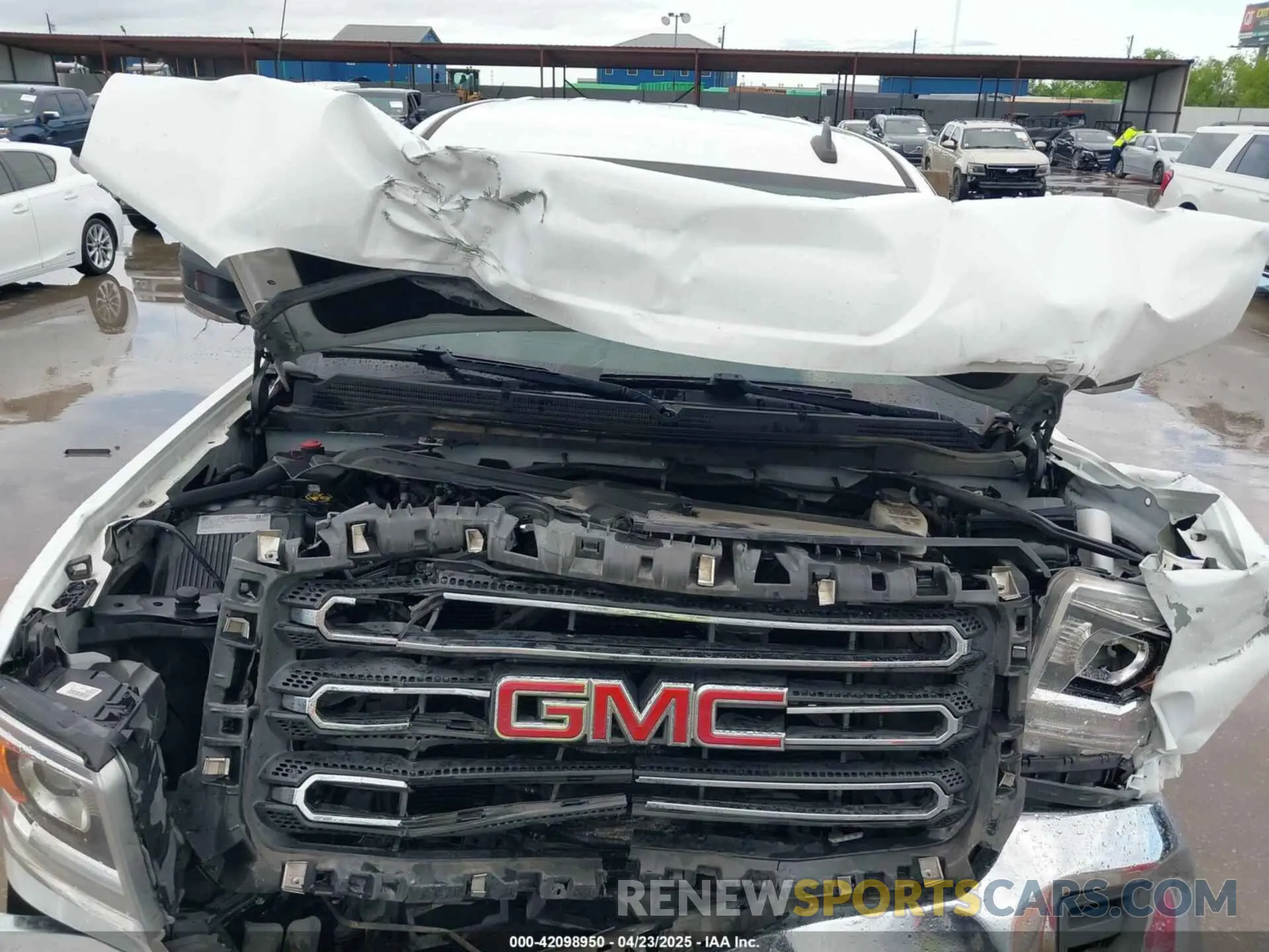 10 Photograph of a damaged car 1GT12NEG3KF231959 GMC SIERRA 2500HD 2019