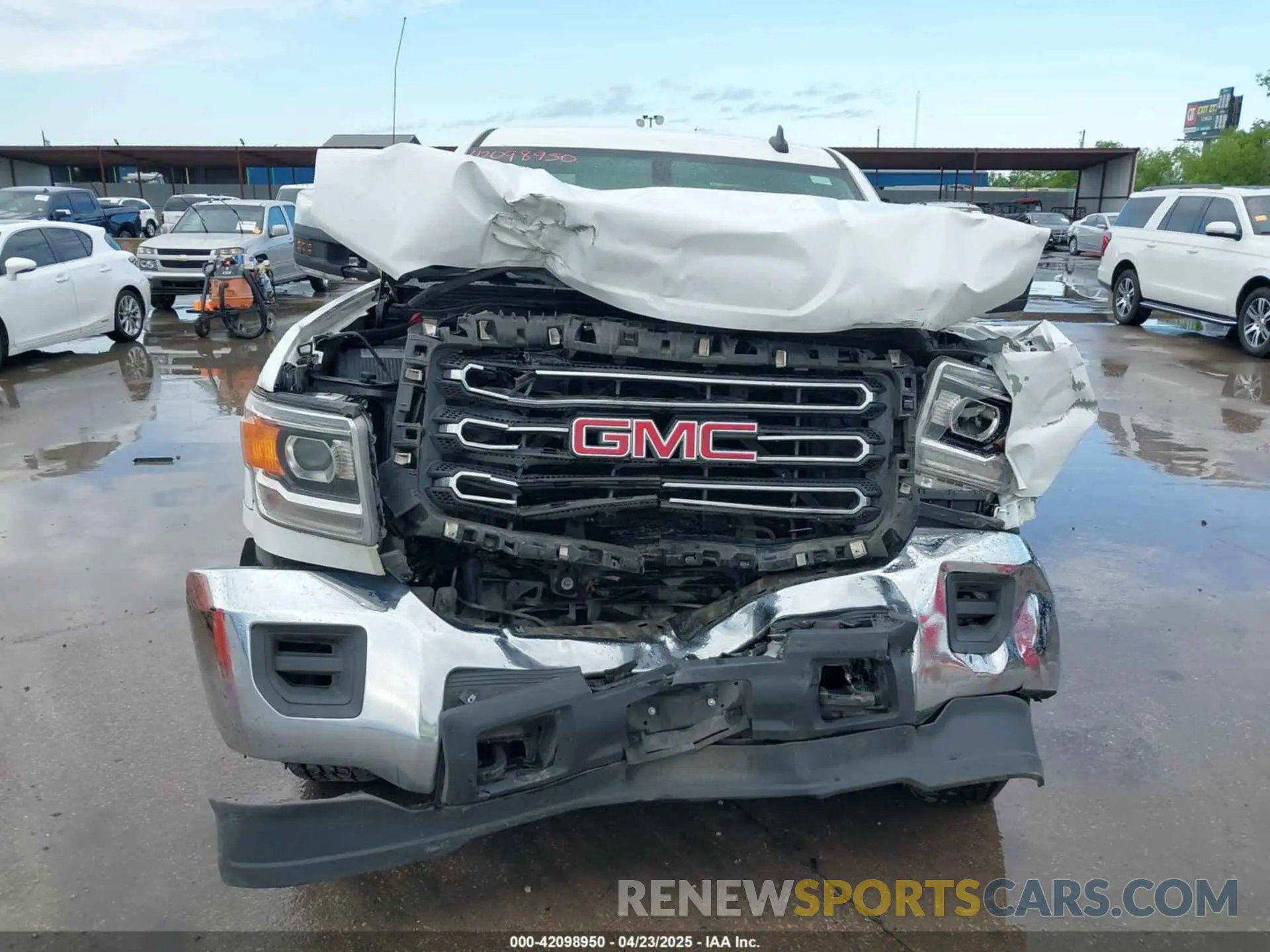 12 Photograph of a damaged car 1GT12NEG3KF231959 GMC SIERRA 2500HD 2019