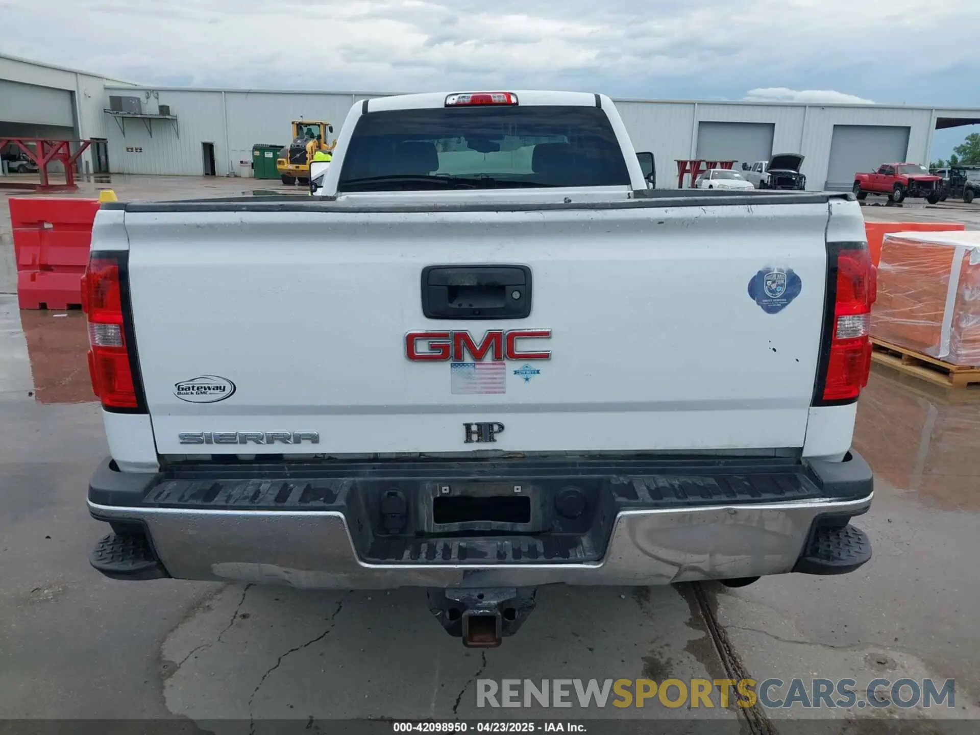 16 Photograph of a damaged car 1GT12NEG3KF231959 GMC SIERRA 2500HD 2019