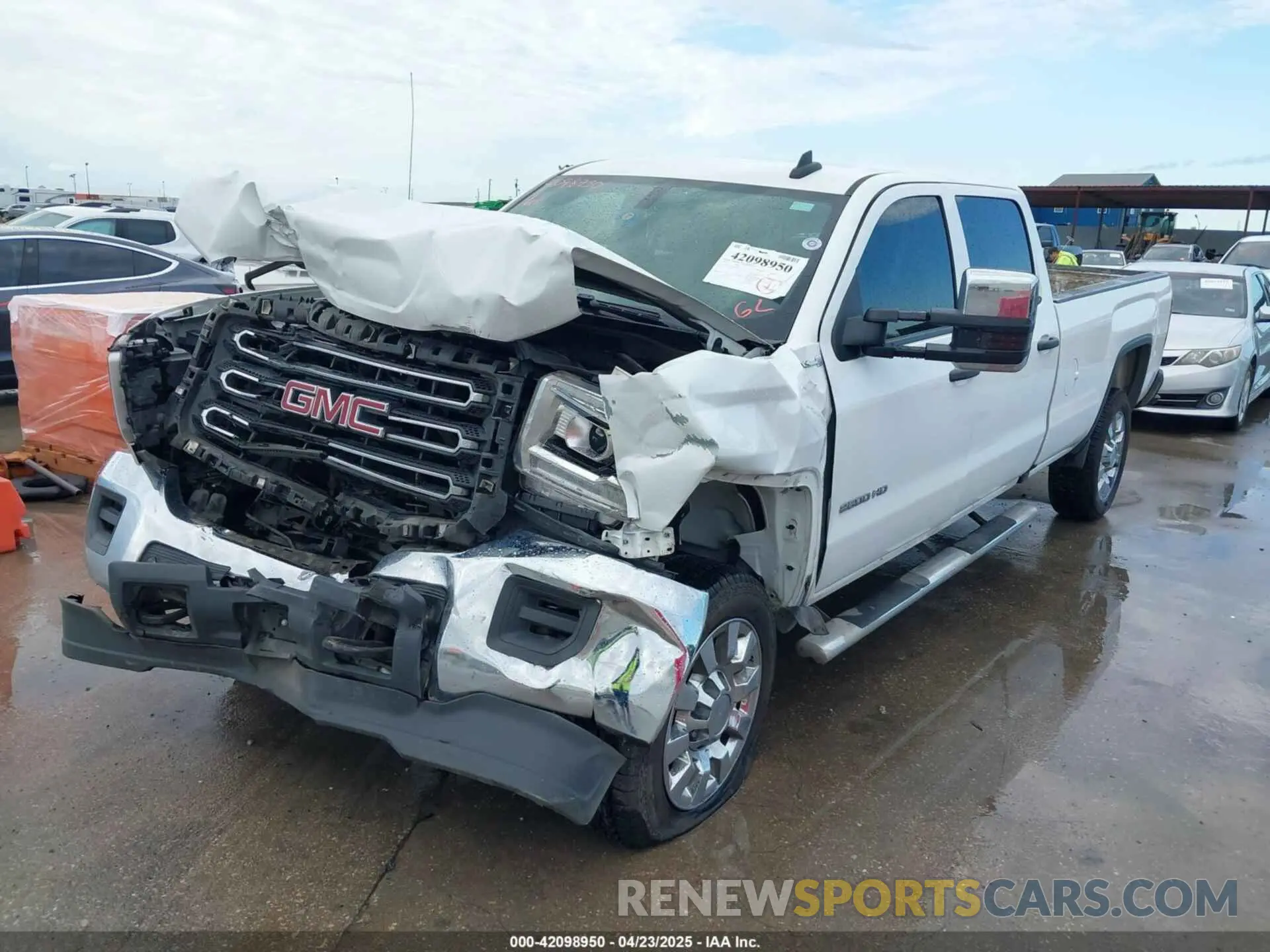 2 Photograph of a damaged car 1GT12NEG3KF231959 GMC SIERRA 2500HD 2019