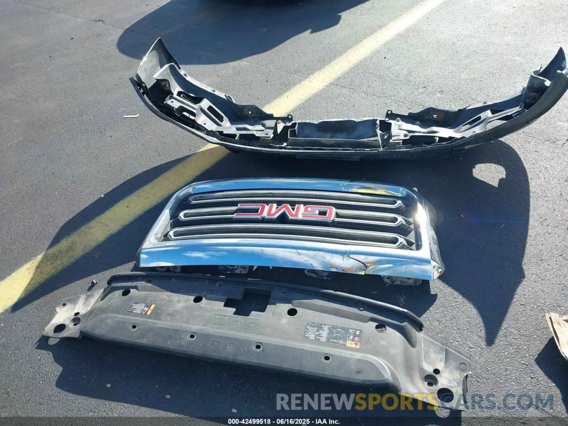 12 Photograph of a damaged car 1GT12NEY5KF116028 GMC SIERRA 2500HD 2019
