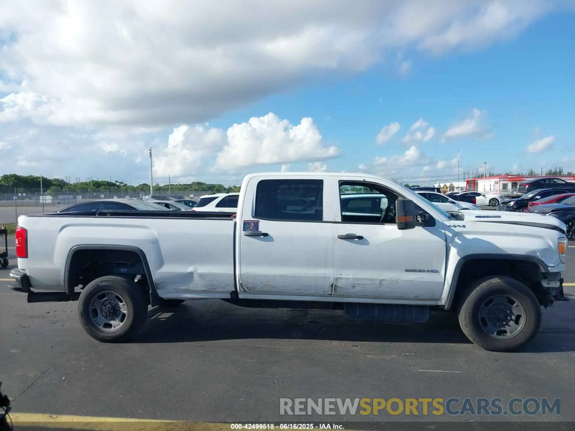 14 Photograph of a damaged car 1GT12NEY5KF116028 GMC SIERRA 2500HD 2019
