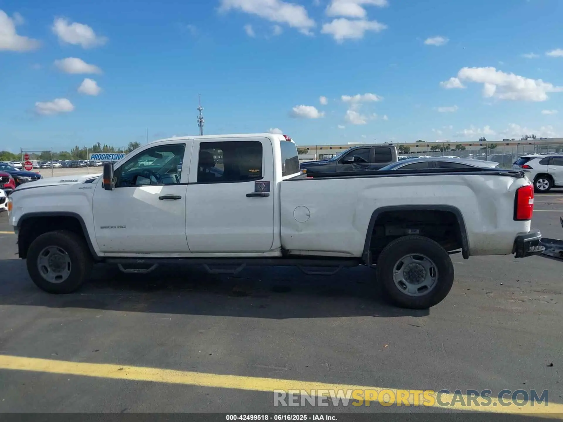 15 Photograph of a damaged car 1GT12NEY5KF116028 GMC SIERRA 2500HD 2019