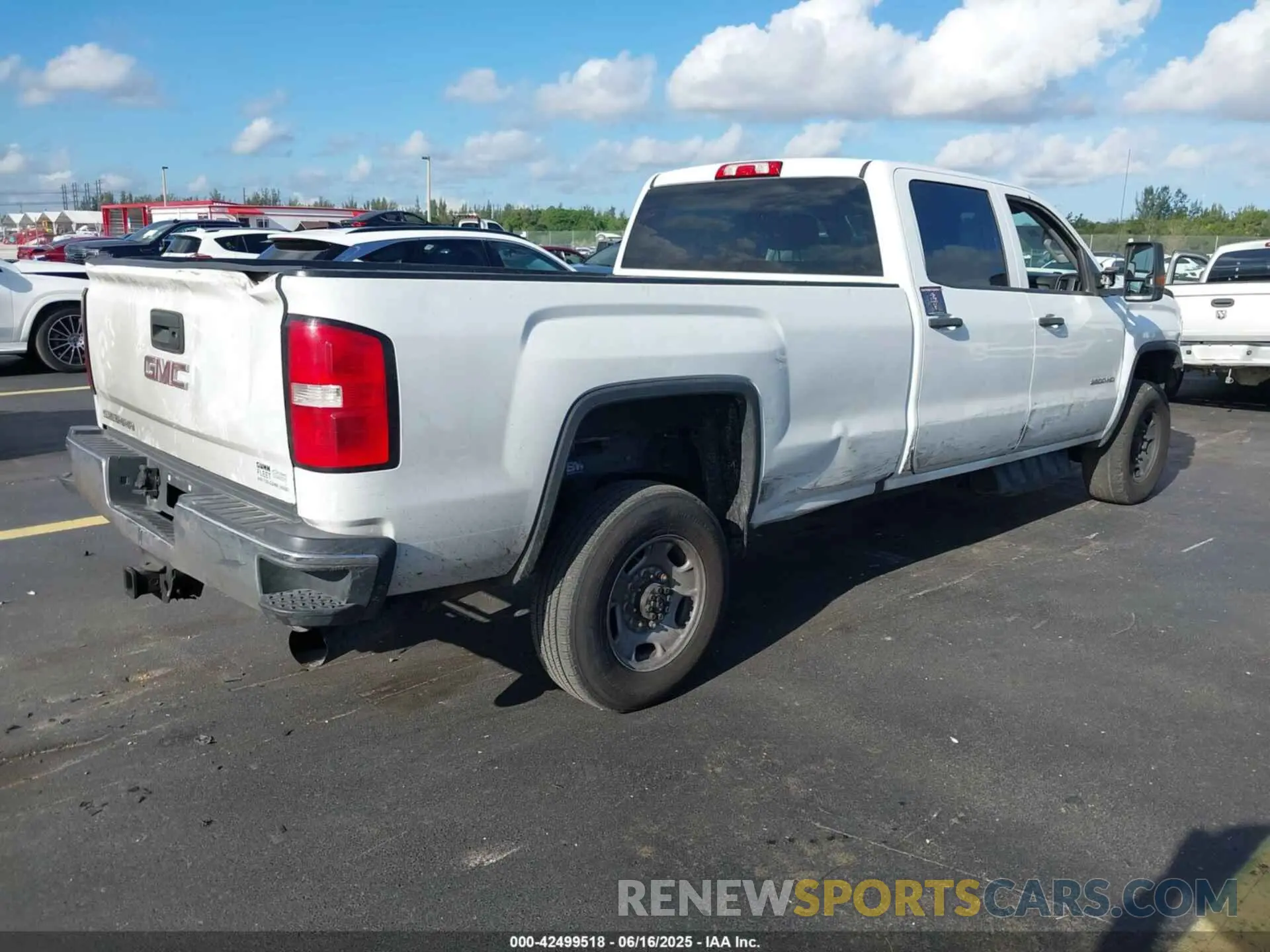 4 Photograph of a damaged car 1GT12NEY5KF116028 GMC SIERRA 2500HD 2019