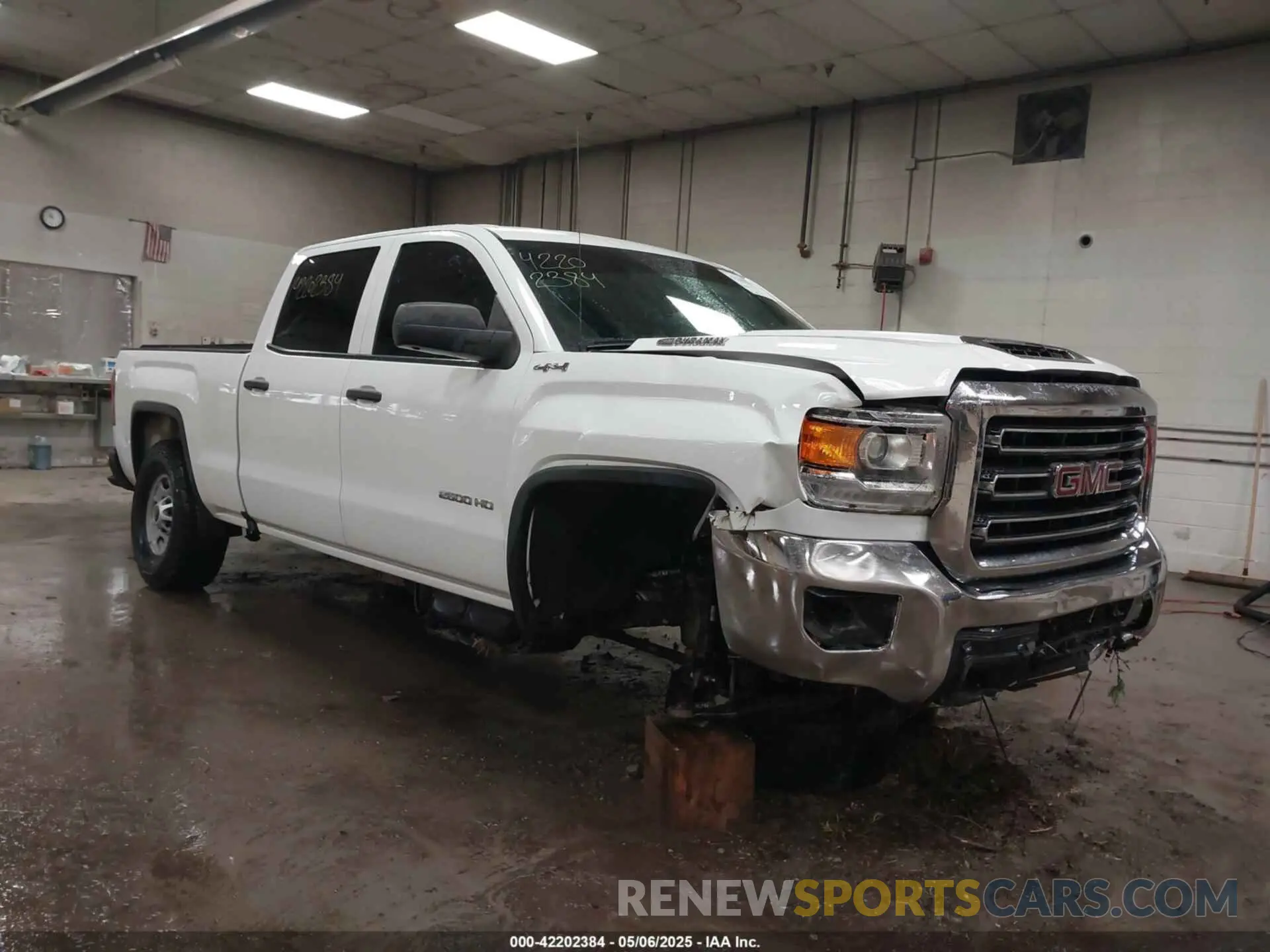 1 Photograph of a damaged car 1GT12NEY8KF234753 GMC SIERRA 2500HD 2019