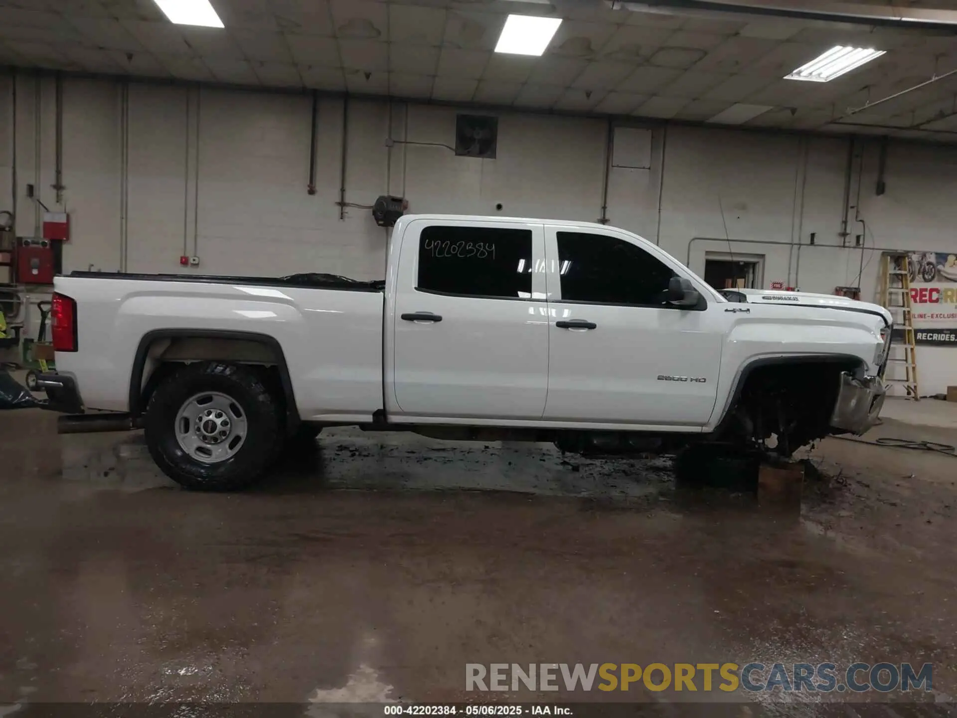 14 Photograph of a damaged car 1GT12NEY8KF234753 GMC SIERRA 2500HD 2019