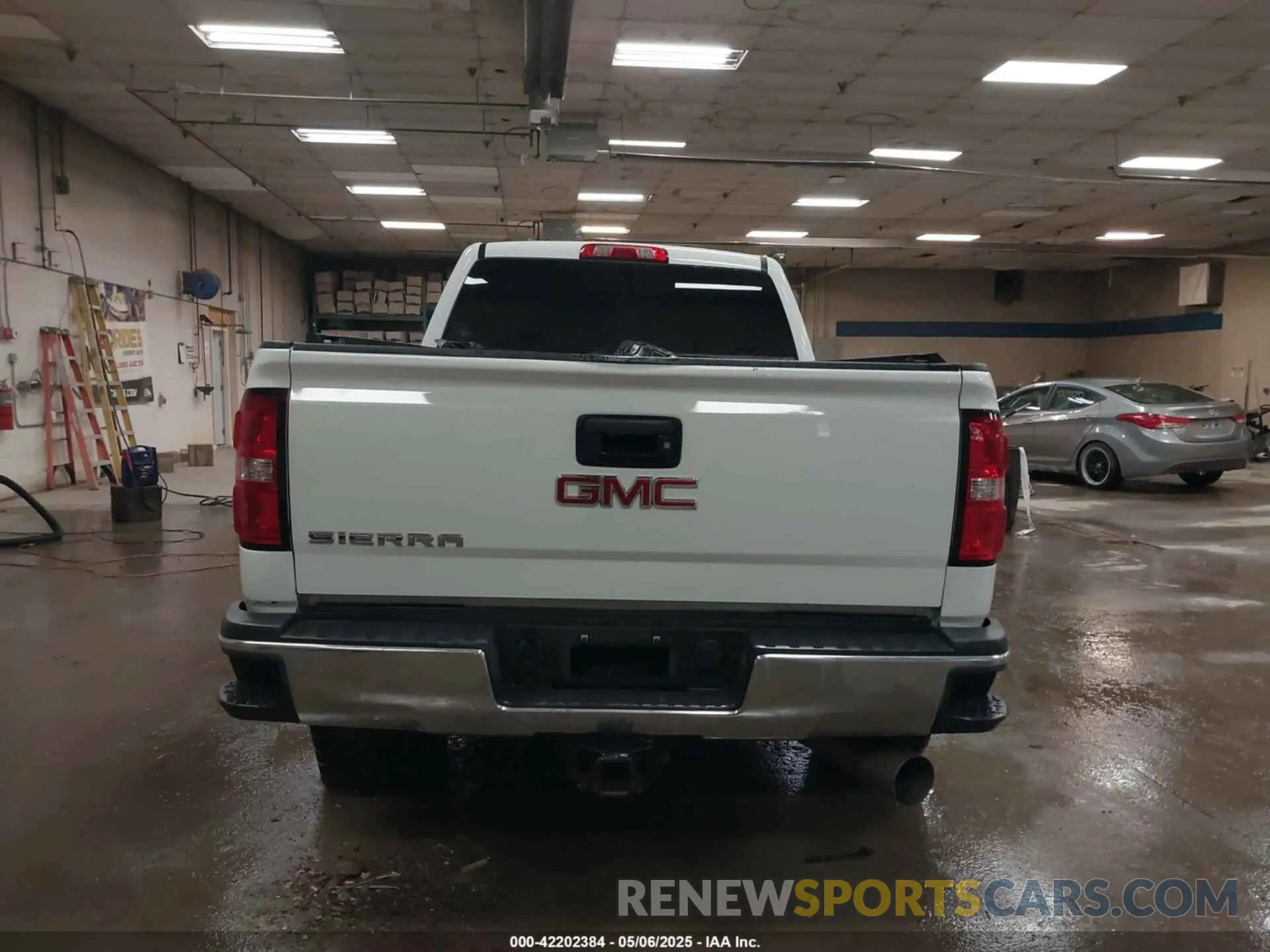 17 Photograph of a damaged car 1GT12NEY8KF234753 GMC SIERRA 2500HD 2019