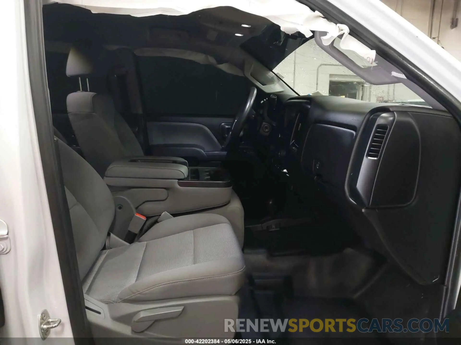 5 Photograph of a damaged car 1GT12NEY8KF234753 GMC SIERRA 2500HD 2019