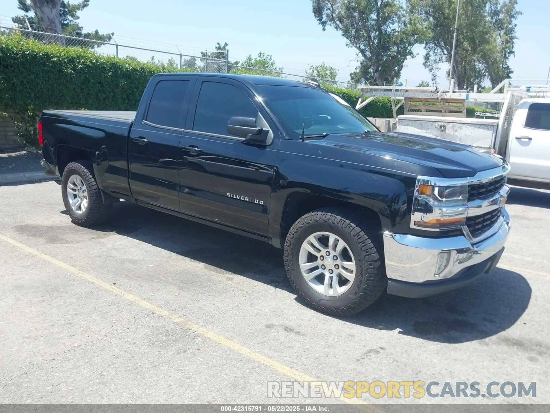 1 Photograph of a damaged car 1GT12NEY8KF275965 GMC SIERRA 2500HD 2019