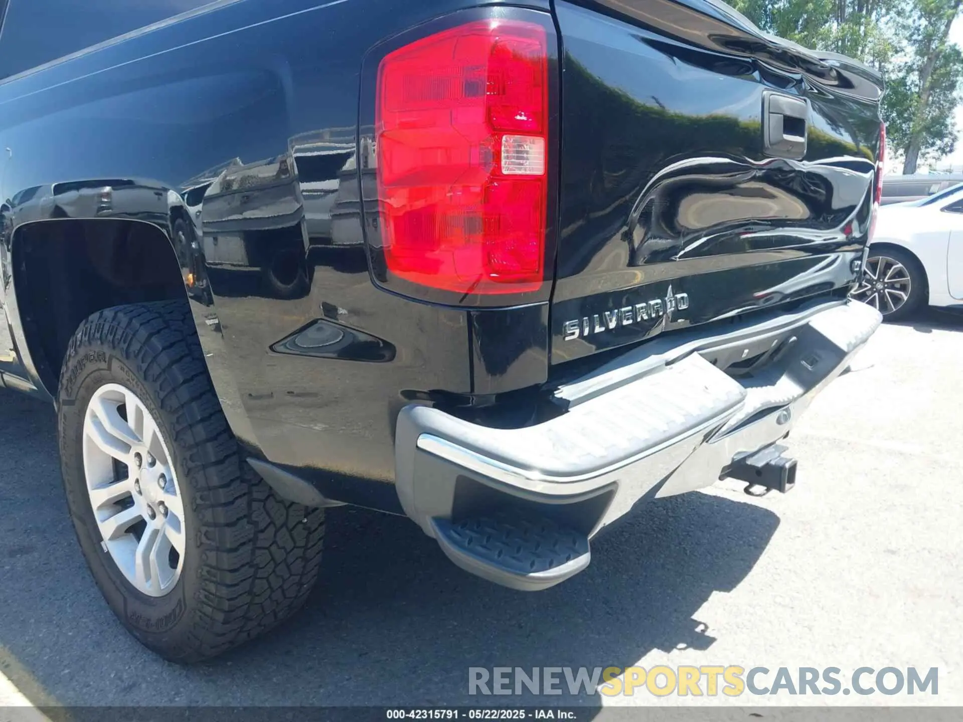 17 Photograph of a damaged car 1GT12NEY8KF275965 GMC SIERRA 2500HD 2019