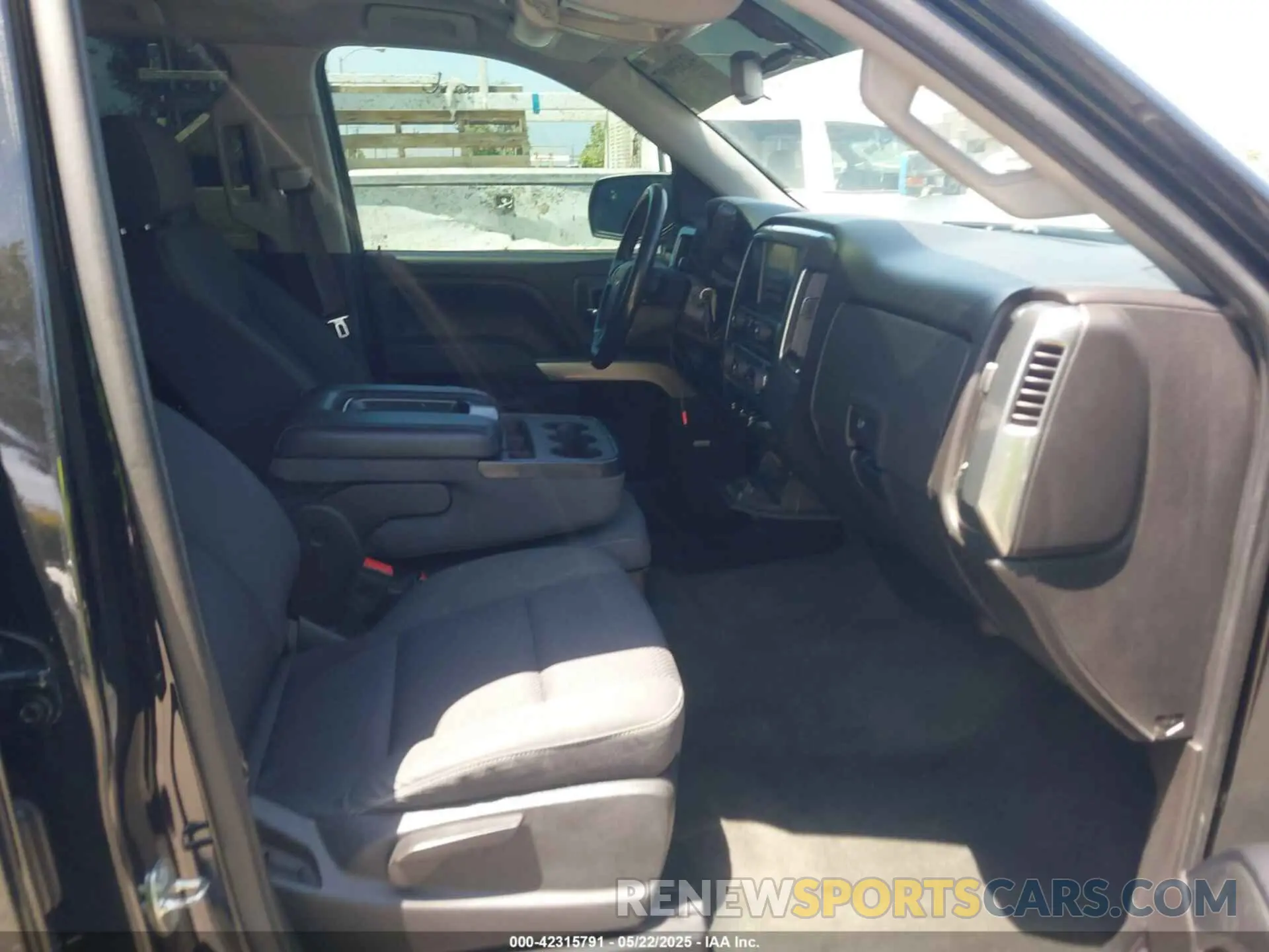 5 Photograph of a damaged car 1GT12NEY8KF275965 GMC SIERRA 2500HD 2019
