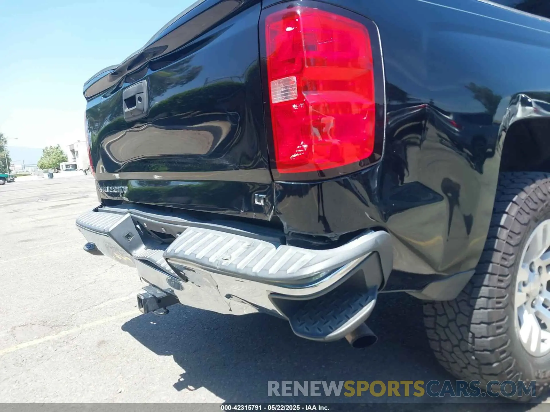 6 Photograph of a damaged car 1GT12NEY8KF275965 GMC SIERRA 2500HD 2019